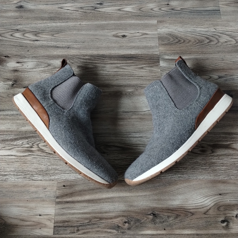 B.O.C. Kara Chelsea Booties Grey Women's Size 8.5